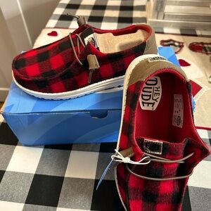 New Womens Hey Dudes (size 6)